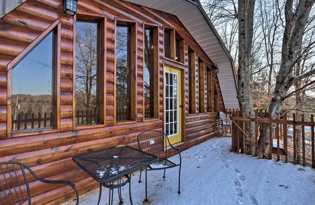 Beattyville Cabin w/ Decks By the Red River Gorge!