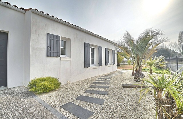 Beautiful private villa for 6 guests with WIFI, TV, terrace and parking