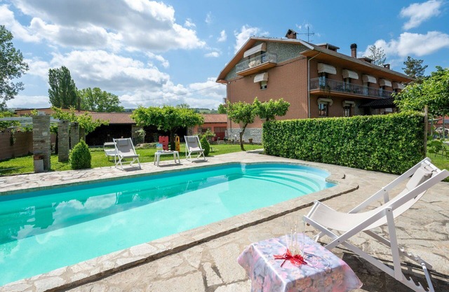 Beautiful apartment for 4 guests with WIFI, A/C, pool, TV, patio and parking