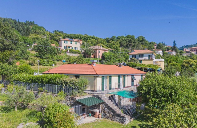 Beautiful villa for 8 people with WIFI, TV, terrace, pets allowed and parking