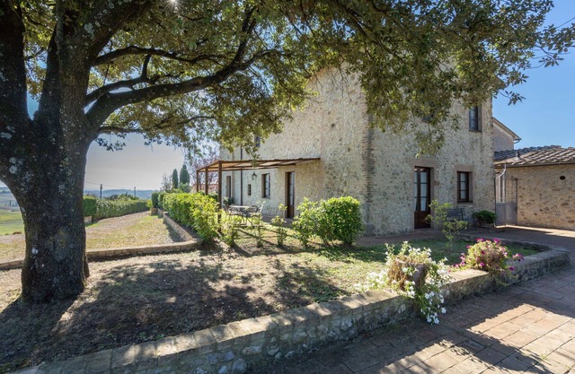 Beautiful apartment for 4 guests with WIFI, pool, A/C, TV, pets allowed and parking, close to Si.