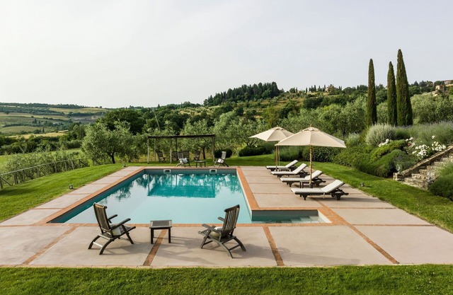 Beautiful private villa with A/C, private pool, WIFI, hot tub, TV, patio, panoramic view, parking