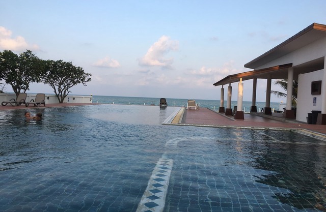 Beautiful 1-BD SeaView Condo - fully furnished with large bedroom & 2 bathrooms