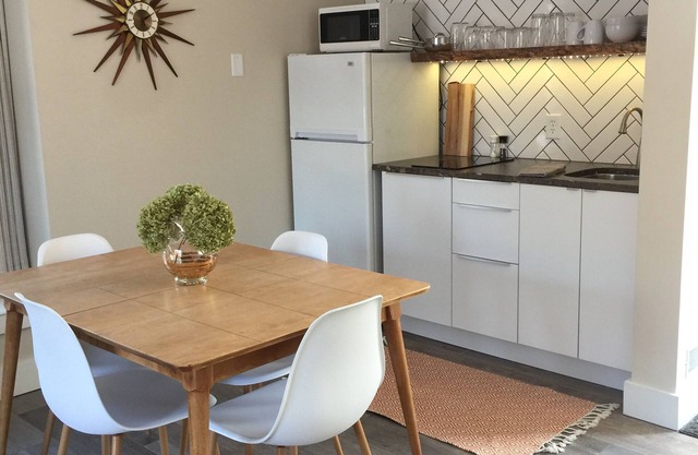 Beautiful 1 bedroom At The Shores Condo on Traverse City East Bay Beach