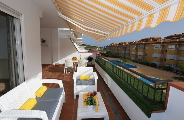 Beautiful 1 bdr apt in a complex with a pool 06001