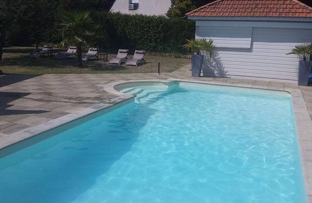 Beautiful 180 m2 holiday villa with heated swimming pool ， 7 min from the beach by bike