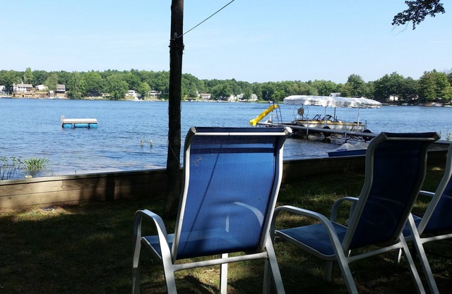 BEAUTIFUL! 18+ guests, 7 acres; All-sports lake, RV sites, pontoon