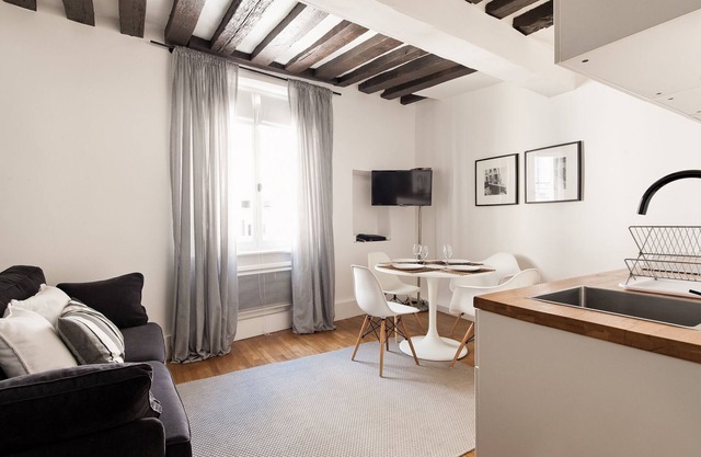 Beautiful 1bdr apartment, 6th arr. steps away from Notre Dame