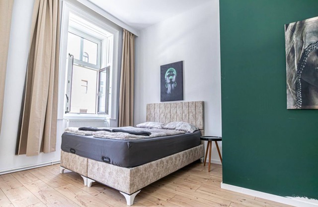 Beautiful 1BR Apartment 15-Min to City Center