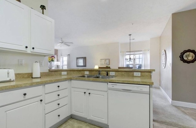 Beautiful 1st Floor 3 BR, 2 BA villa in desirable carolina forrest area