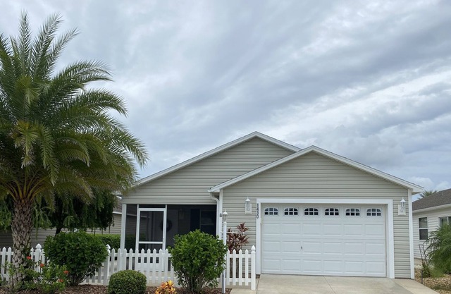 Beautiful 2 Bdrm/2 Ba Dog Friendly Villa w/Gas Golf Cart & FREE WiFi!
