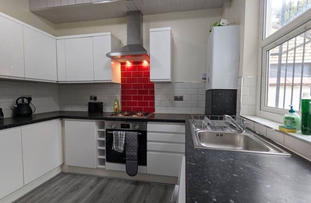 Beautiful 2 bed 1 bath town home
