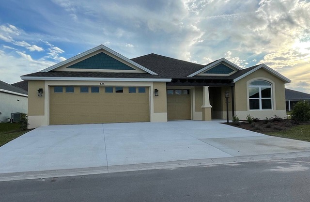 Beautiful 2-bed 2-bath home in The Villages, Includes Golf Cart