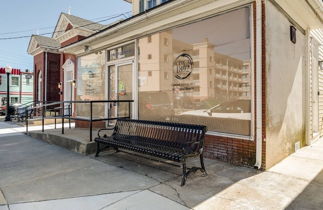 Beautiful 2 Bedroom Unit in Downtown Property