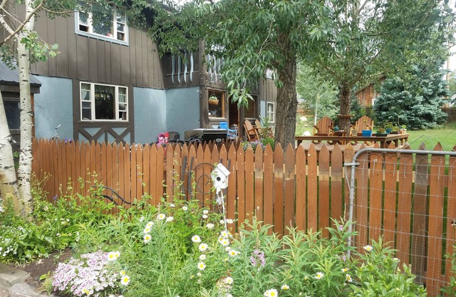 Beautiful 2 Bedroom apartment in the heart of Crested Butte historic district.