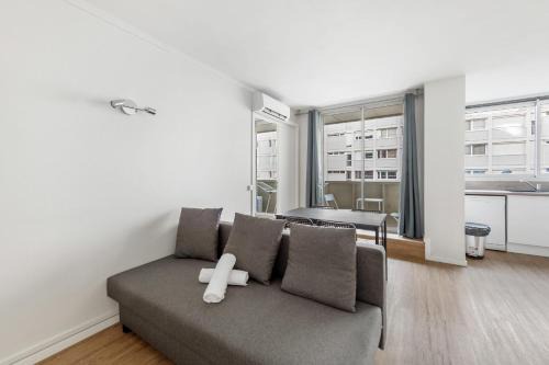Beautiful 2 bedroom apartment with balcony Villeurbanne center