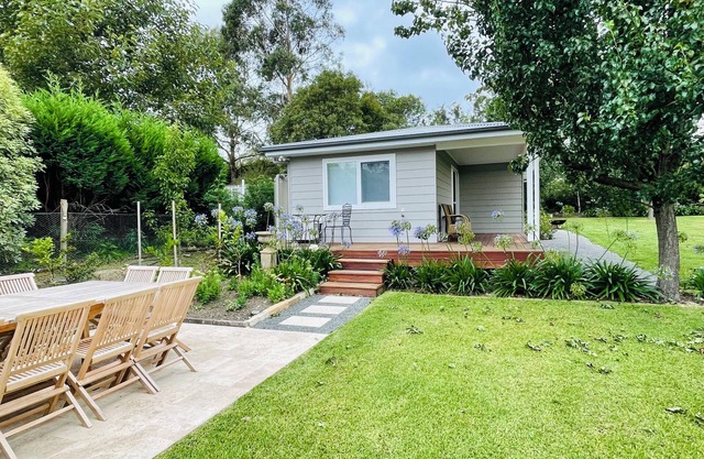 Beautiful 2-bedroom garden cottage in Bowral. Family friendly!