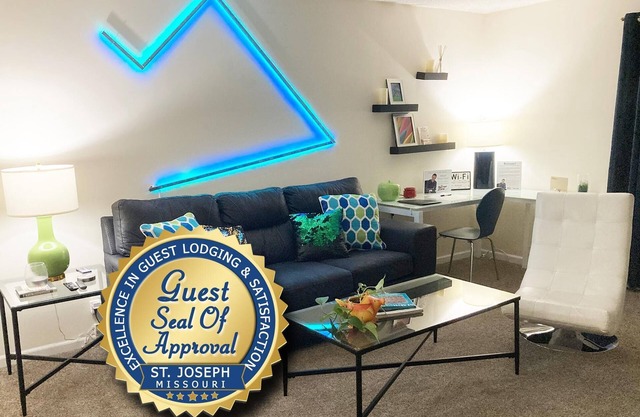 Beautiful 2-Bedroom Lodging with Awesome Amenities