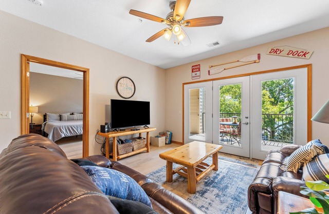 Beautiful 2 Bedroom Lakefront Condo