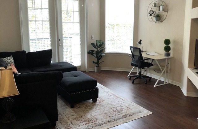 Beautiful 2-bedroom unit 5 minutes from Disney!