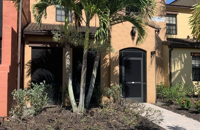 Beautiful 2- bedroom Townhome in Resort Like Community