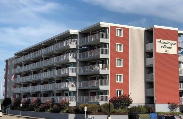 Beautiful 2 Bedroom Condo with a View of the Bay and an Bayfront Outdoor Pool Only Two Blocks to the Beach and Boardwalk!