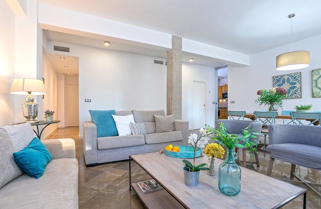 Beautiful 2-bedrooms apartment near Cathedral of Malaga. Litoral