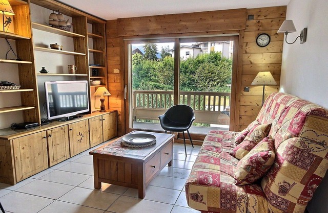 Beautiful 2-room apartment with balcony, parking, and WiFi in Bourg St Maurice