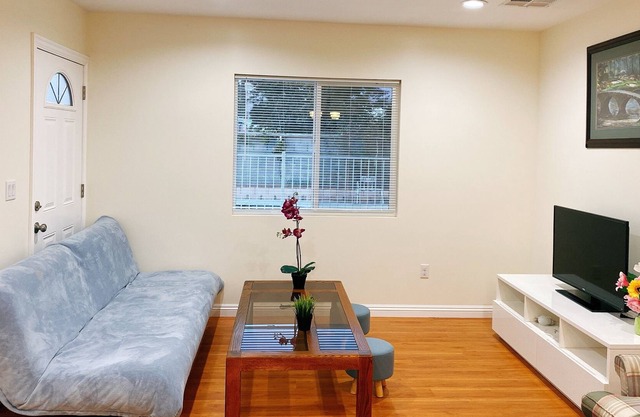 Beautiful 2B2B Apt Near City of Hope