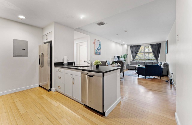 Beautiful 2bd/1ba in Southend Boston 9240