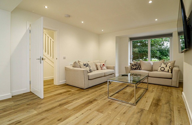 Beautiful 3 Bed Luxury House in Glasgow Westend
