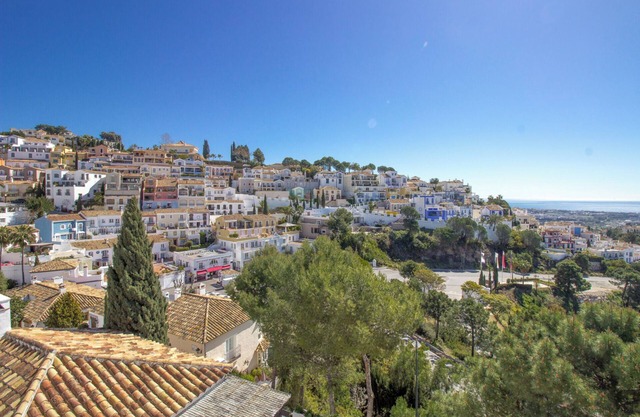 Beautiful 3 Bed Town House with private pool in Exclusive La Heredia