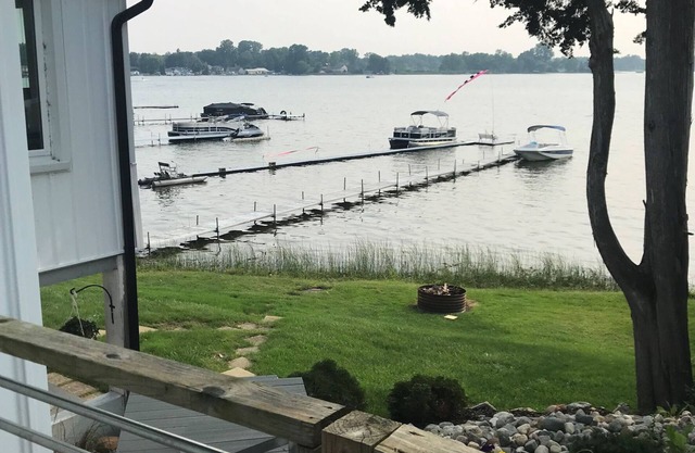 Beautiful 3-bedroom LAKEFRONT home near Ann Arbor