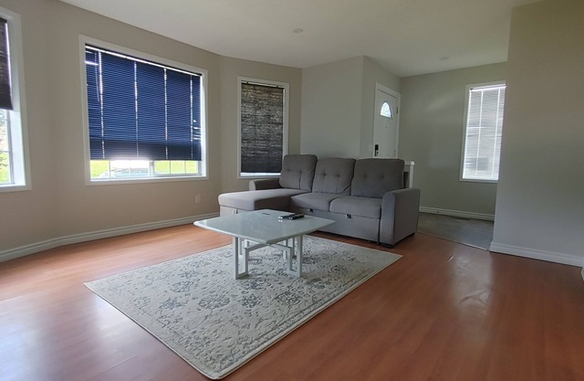 Beautiful 3 bedroom main floor apartment