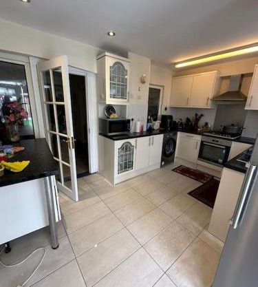 Beautiful 3BD Family Home With Huge Private Graden