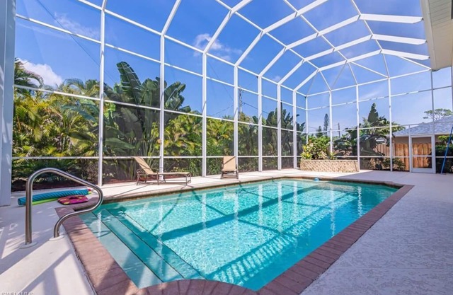 Beautiful 4 bedroom, 3 bath w/heated swimming pool home 14 mins from the beach