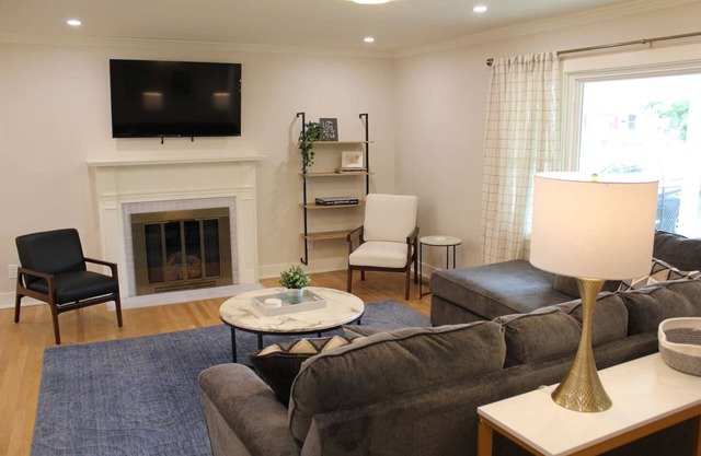 Beautiful 4-bedroom home, close to Downtown/UK