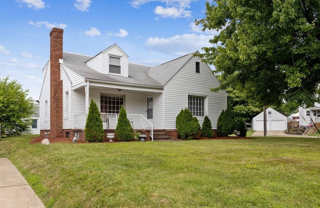 Beautiful 4 BR Home in Lovely Neighborhood - Walk to Pro Football HOF! by RedAwning