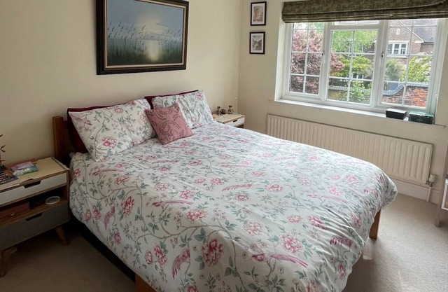 Beautiful 4BD House with Large Garden - Kingston!