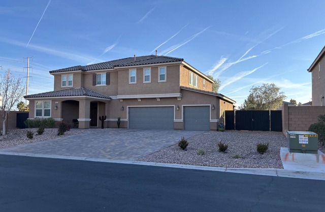 Beautiful 5 Bed, 4 Bath home, 9mi from the strip,6mi from airport with RVparking