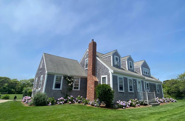 BEAUTIFUL 5 BEDROOM DOG FRIENDLY HOME IN TOM NEVERS