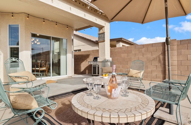 Beautiful 5-bedroom home in Surprise with big backyard close to spring training
