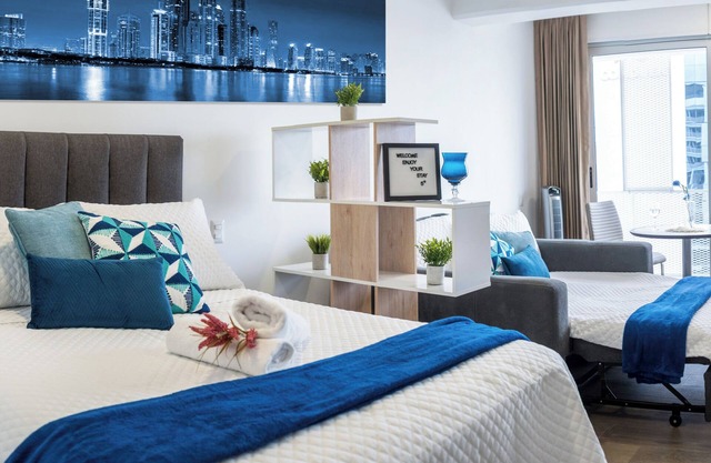 Beautiful Apartment - Airport, Jacuzzi and +
