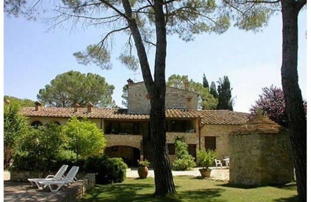 Beautiful apartment in villa for 2 people with pool, TV, patio, pets allowed and parking