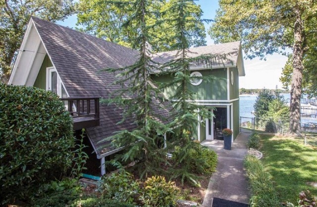 Beautiful and Cozy Grand Lake House on Monkey Island