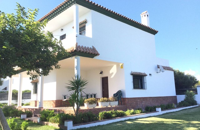 Beautiful and spacious beach and country villa in Los Caños de Meca