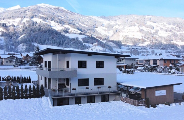 Beautiful apartment for 5 guests with WIFI, TV, terrace and parking
