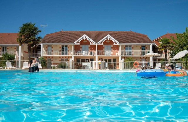 Beautiful apartment for 8 people with pool, WIFI, TV, terrace, pets allowed and parking