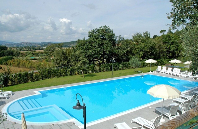Beautiful apartment in villa for 8 people with pool, A/C, WIFI, TV, patio and parking