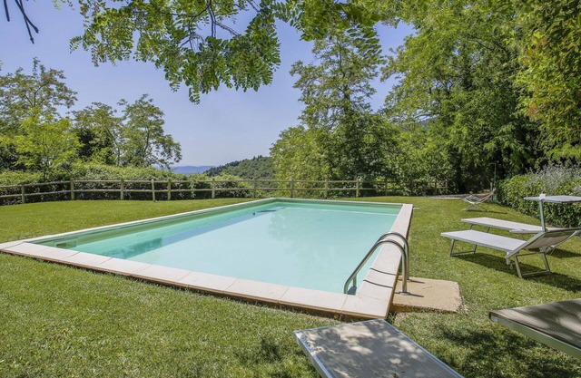 Beautiful apartment in villa for 3 people with WIFI, pool, TV, terrace, pets allowed and parking